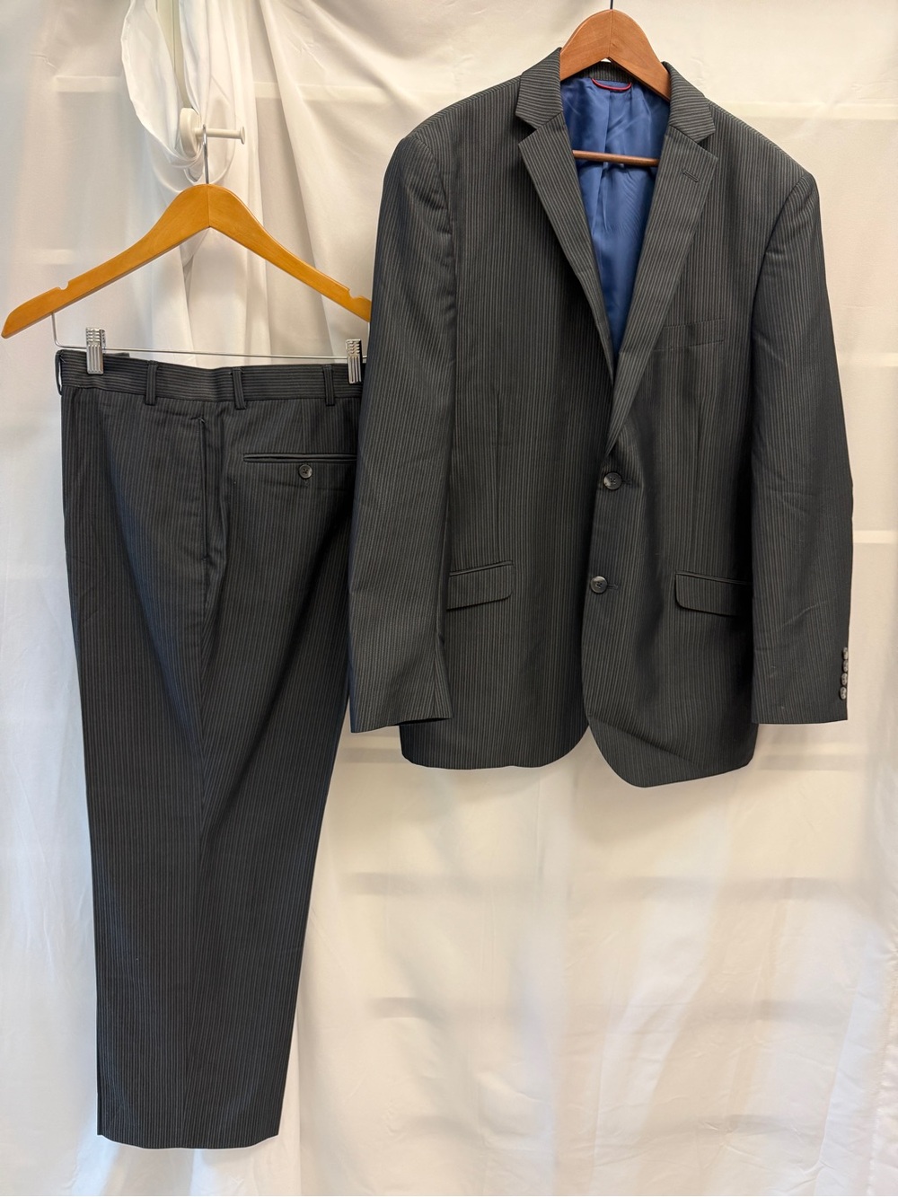 Billy London 2 Piece Men's Charcoal Pinstripe Suit 44R 38W x 32L